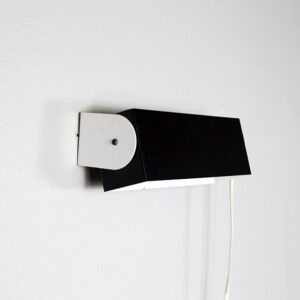 Lival-seinävalaisin